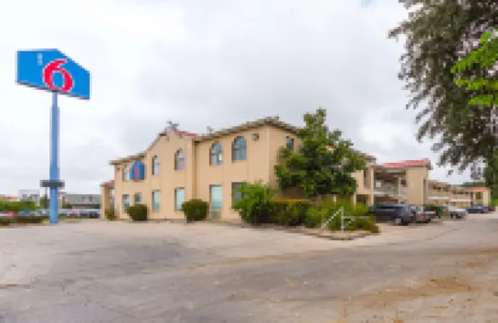 Motel 6 San Antonio, TX - Fiesta Trails Các khách sạn ở San Antonio
