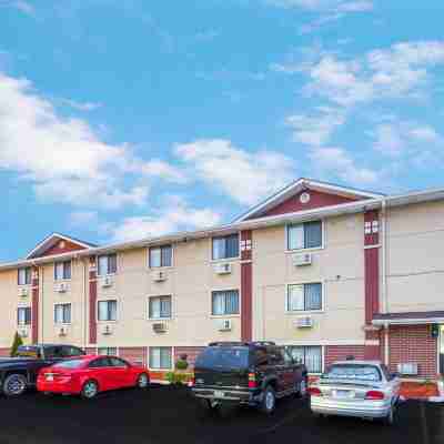 Super 8 by Wyndham Kenosha/Pleasant Prairie Hotel Exterior
