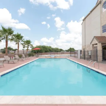 Microtel Inn & Suites by Wyndham Eagle Pass