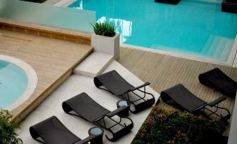 4. F1 Hotel..
