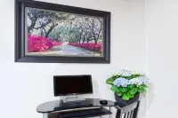 Super 8 by Wyndham Pittsburgh PA Airport/University Area Hotels in Glen Osborne