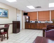 Econo Lodge - breakfast