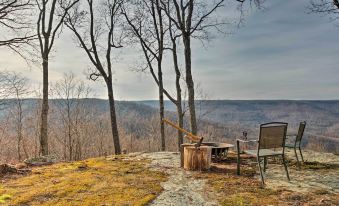 Cozy Cumberland Mountain Cabin w/ Stunning Views!