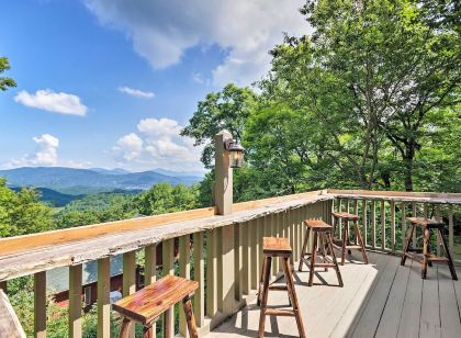 Cabin w/ Fireplace & Mountain Views: 5 Mi to Boone
