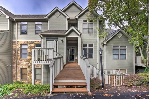 Surrounding Mtn Views! Modern Smokies Retreat - Parkering