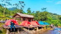Lembah Nusa Bening76 Riverside Camp Hôtels à : Sukamakmur