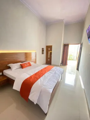 RedDoorz Plus Syariah at Umyas Hotel Near Terminal Anjuk Ladang Nganjuk Hotels near Gereja GPdI Anugrah Gondang - Nganjuk