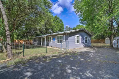 Utopia Family Home, 2 Blocks to Utopia Park! Hotel dekat Utopia Texas