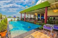HK Clarks Inn, Amritsar - Rooftop Pools