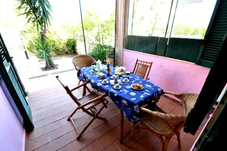 Comfortable Three-Room Villa Located in Torre Dell'Orso on the Ground Floor Отели в г. Torre dell'Orso
