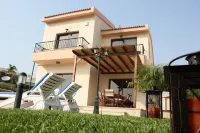Three Bedroom Villa with Private Pool and Landscaped Garden. Hotels in Pissouri