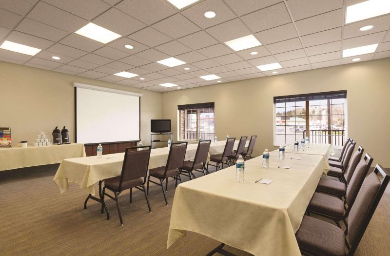 Country Inn & Suites by Radisson, Billings, MT photo 5