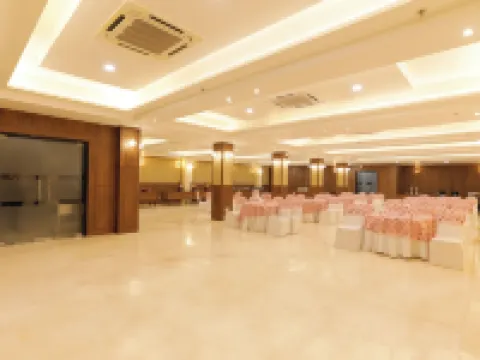 Hotel Dolphin Grand Hotels in Varanasi