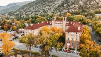 Hotel Colorado Hotels near Marshalls