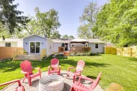 Three Oaks Home w/ Guest House - 8 Mi to Beach! - Wi-Fi