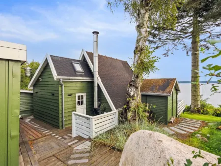 "Fifi" - 10m to the Fjord Отели в г. Borkop