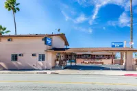 สตูดิโอ 6 สวีทส์ - ซานเบอร์นาร์ดิโน แคลิฟอร์เนีย โรงแรมใกล้INLAND EMPIRE MILITARY MUSEUM