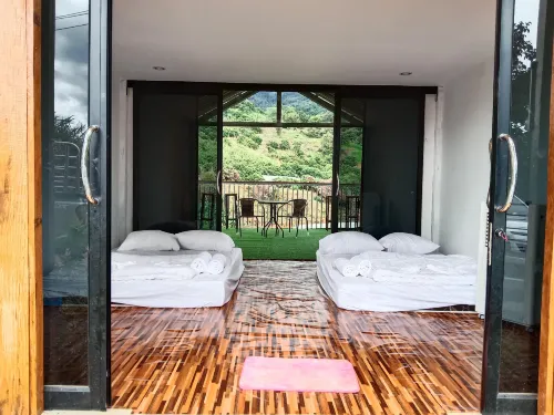 Inphulangka Hotels in Pong
