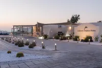 Caldera's Dolphin Suites Hotels in Megalochori