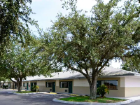Rodeway Inn & Suites Hotels in Winter Haven