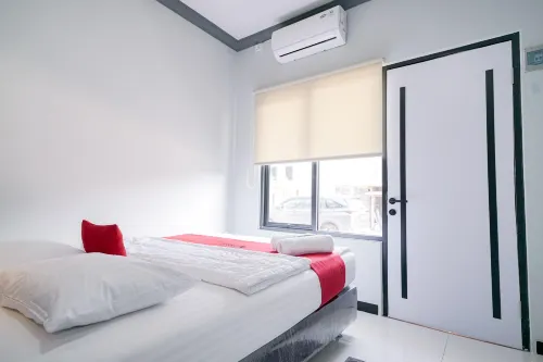 RedDoorz Syariah at Jalan Endro Suratmin Lampung Hotels in Sukarame