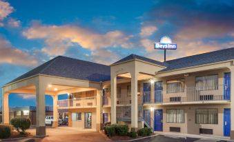 Days Inn by Wyndham Clinton