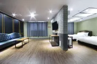 Changyeong Namji Heitz Hotel فنادق في تشانغنيونغ-غون