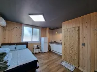 Muju Windmills and Streams Pension Hotel di Daerah Yeongdong