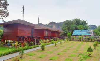 PP Red Tuna Hut