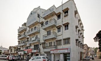 Hotel Saturn Residency - Housity