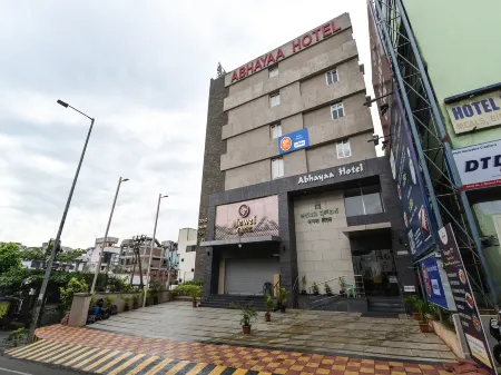 Abhaya Grand Hotels Отели в г. Dondaparti