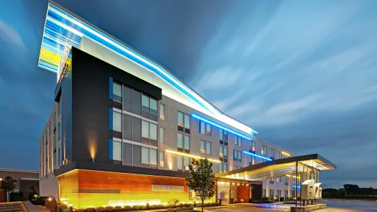 Aloft Bolingbrook