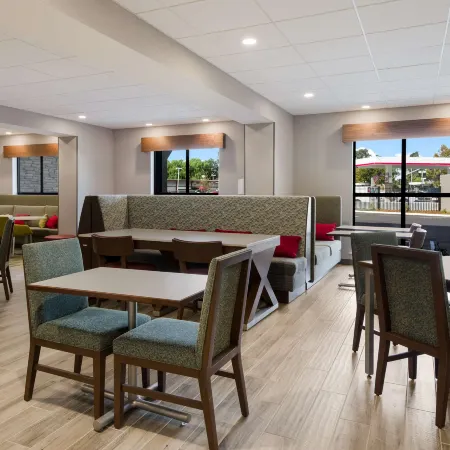 Hampton Inn by Hilton Concord