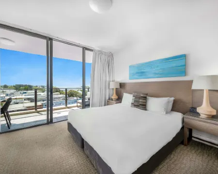 Oaks Redcliffe Mon Komo Suites Hotels in Redcliffe