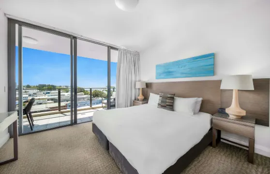 紅崖蒙科莫盛橡套房酒店