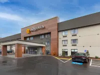 La Quinta Inn & Suites by Wyndham Nashville Airport Hotels near Nashville International Airport