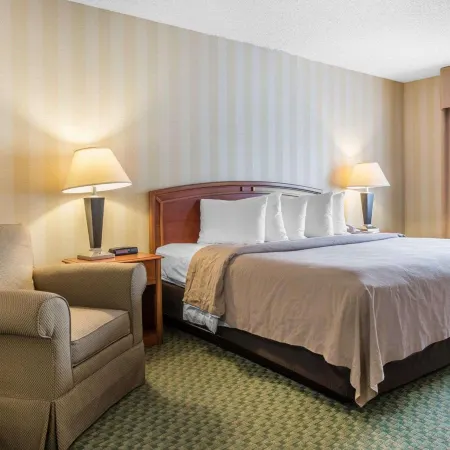 Quality Inn Airport Отели рядом с Аэропорт Петерсон-Филд