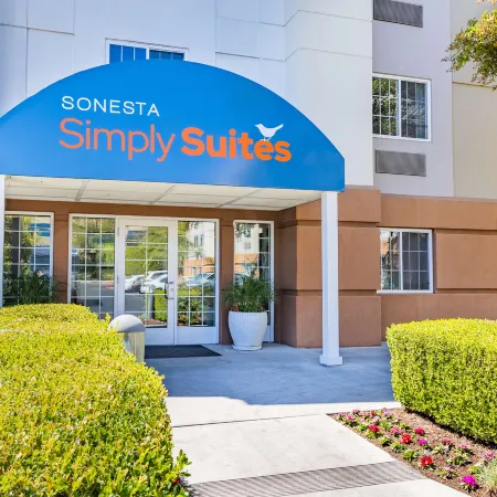 Sonesta Simply Suites Memphis East Poplar Pike ​