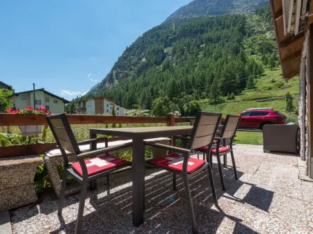 Haus Adora Отели в г. Saas-Almagell