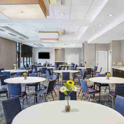 SpringHill Suites Topeka Southwest Dining/Meeting Rooms