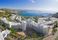 Las Hadas by Brisas Hotels near Playa La Audiencia
