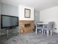 Windmill Cottage Hotels in Ely