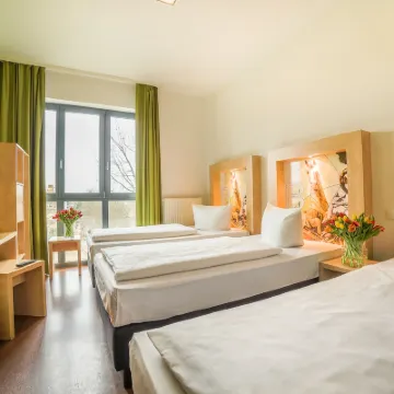 H+ Hotel 4Youth Các khách sạn gần Công viên Mauerpark