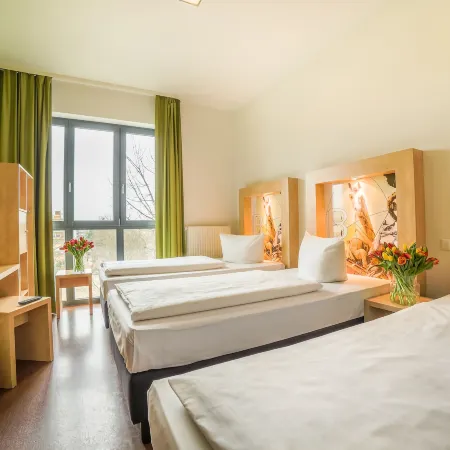 H+ Hotel 4Youth Отели рядом с достопримечательностью «Площадь Арконаплац»