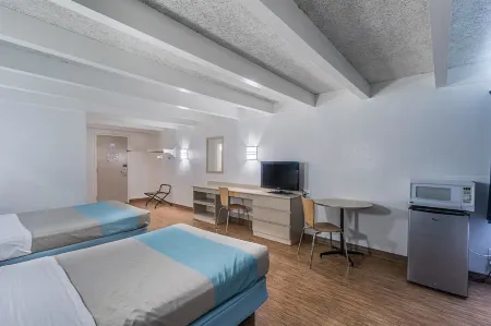 Motel 6 Kokomo, IN Отели в г. Howard County