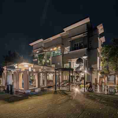 25000sqft Grand Luxe Villa PJ 13BR 42Pax Hotel Exterior