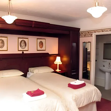 Dolphin Guest House Hotels in Looe