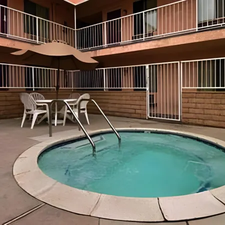 Super 8 by Wyndham Azusa