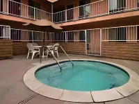 Super 8 by Wyndham Azusa - 2-Star