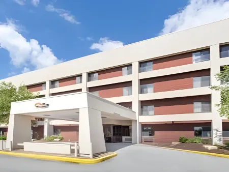 Baymont by Wyndham Davenport Отели в г. Давенпорт